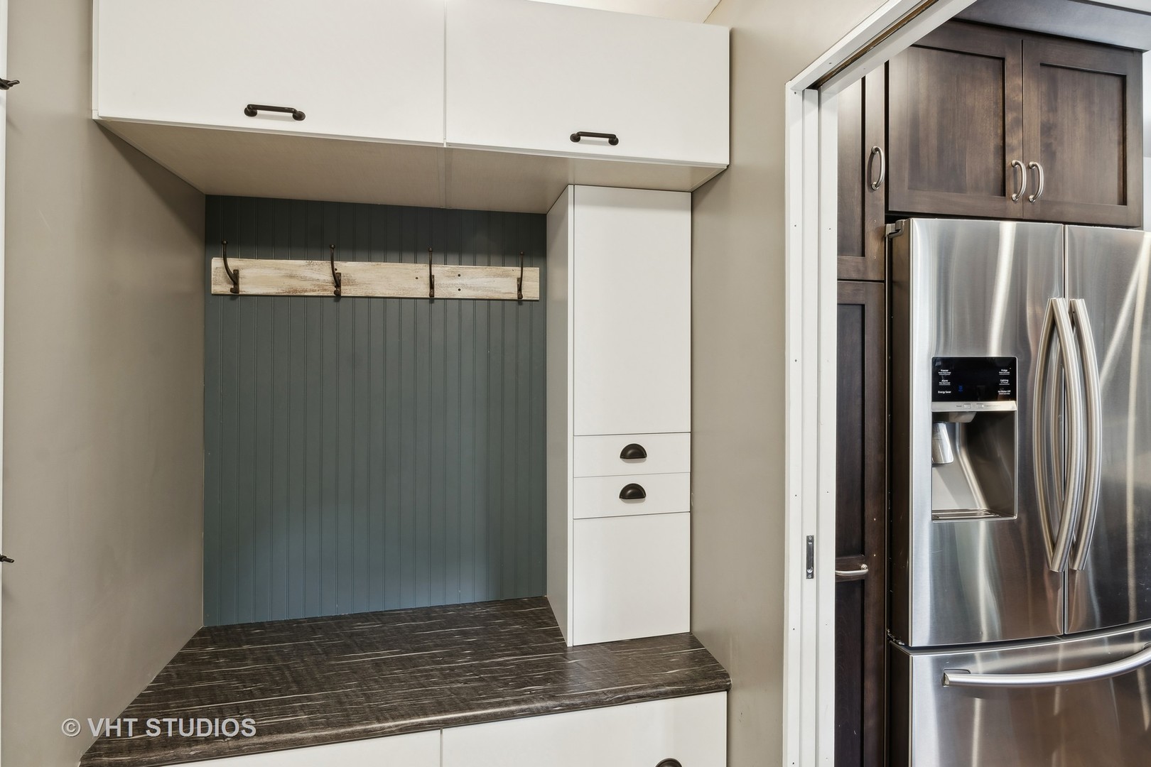 236 Foxmoor Road Fox River Grove, IL 60021 - Photo 9 of 28 a kitchen with metallic refrigerator freezer and a dishwasher