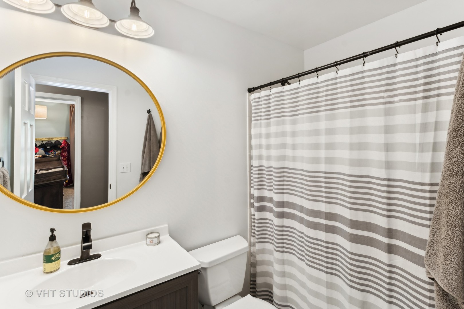 236 Foxmoor Road Fox River Grove, IL 60021 - Photo 10 of 28 a bathroom with a sink a toilet and mirror