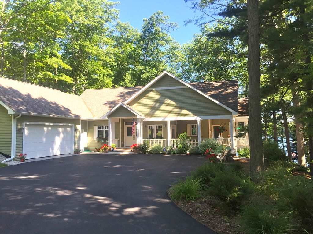 82-70 Highview Road Traverse City, MI 49696 - Photo 2 of 45 1874279-1.JPG