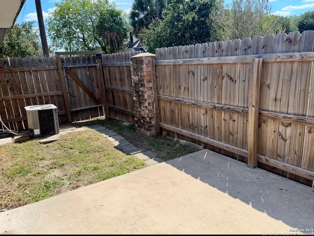 $900 | 200 East Cleveland Street, Beeville, TX 78102
