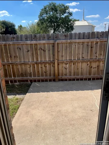 $900 | 200 East Cleveland Street, Beeville, TX 78102