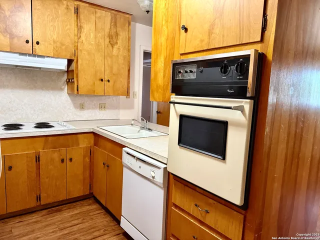 $900 | 200 East Cleveland Street, Beeville, TX 78102