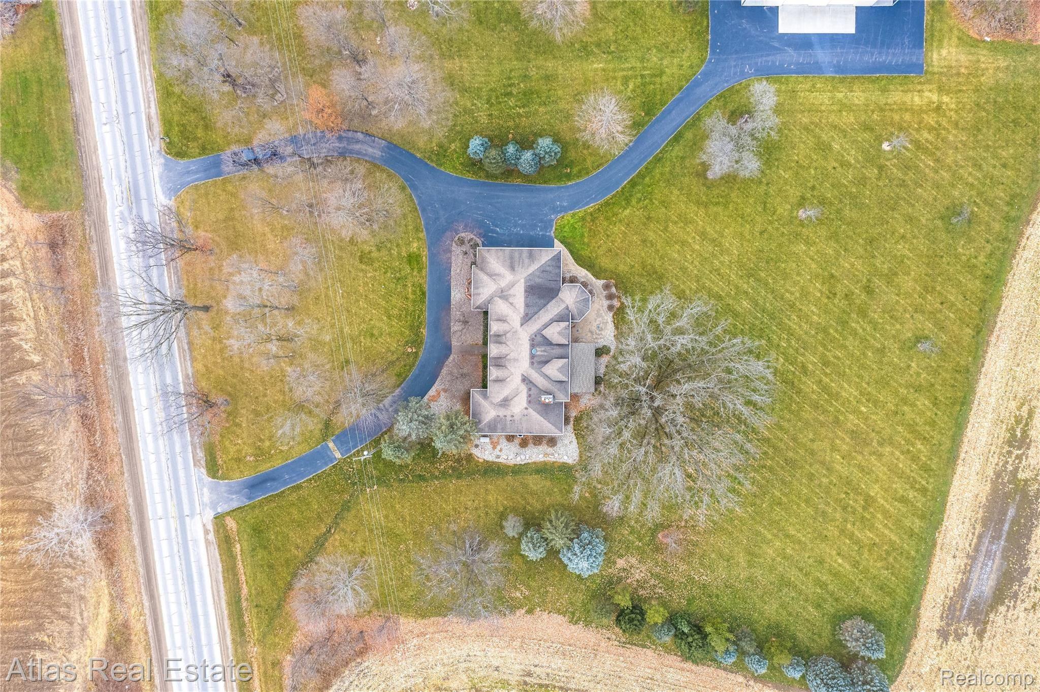 7217 Perry Road Grand Blanc, MI 48439 - Photo 13 of 84 Exteriors (12 of 25).jpg
