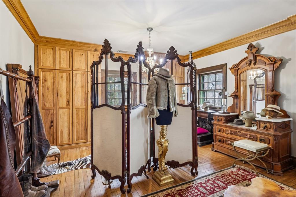 4352 Centre Avenue Pittsburgh, PA 15213 - Photo 22 of 45 a view of a room with gym equipment