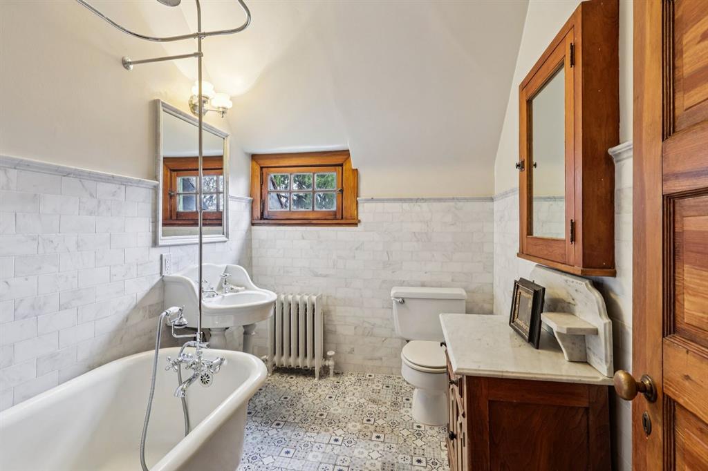 4352 Centre Avenue Pittsburgh, PA 15213 - Photo 31 of 45 a bathroom with a tub sink and mirror