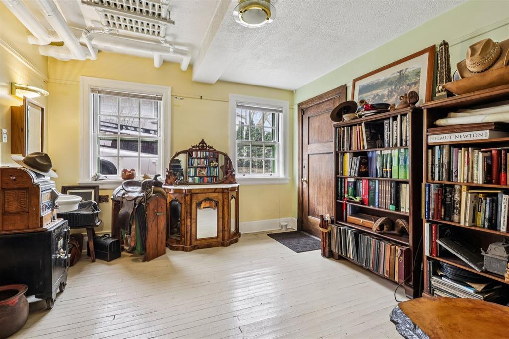 4352 Centre Avenue Pittsburgh, PA 15213 - Photo 33 of 45 a view of a workspace with furniture and toys