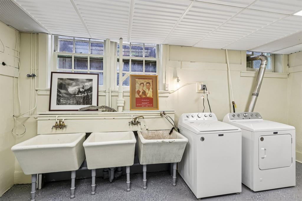 4352 Centre Avenue Pittsburgh, PA 15213 - Photo 36 of 45 a dining room with furniture and window