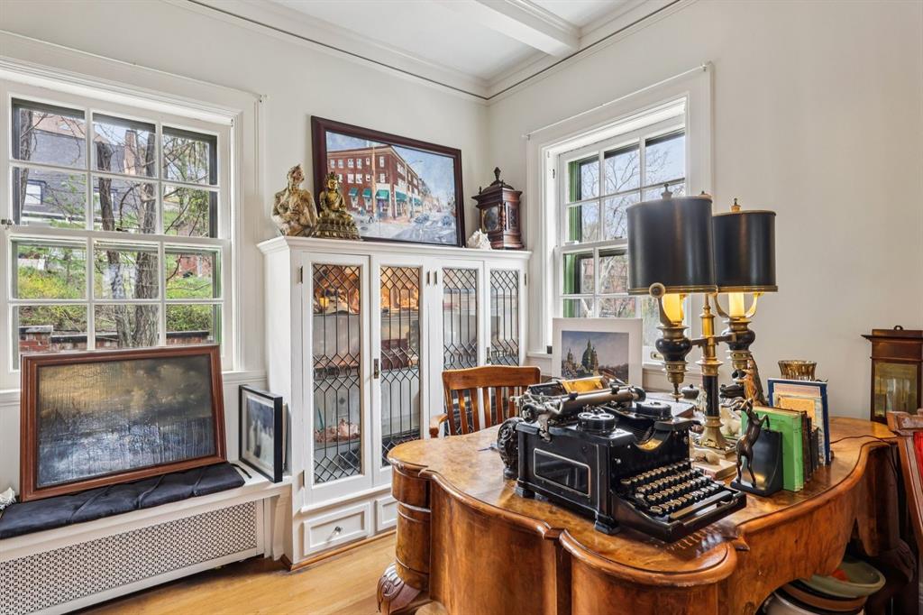 4352 Centre Avenue Pittsburgh, PA 15213 - Photo 8 of 45 a living room with furniture