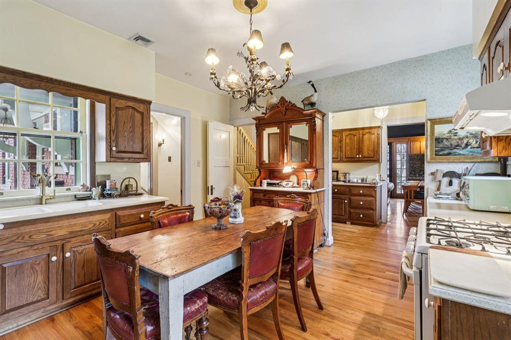4352 Centre Avenue Pittsburgh, PA 15213 - Photo 10 of 45 a large kitchen with a table and chairs