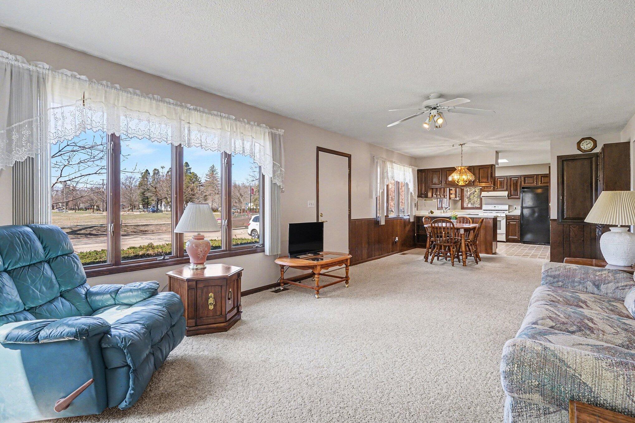 110 South Fruitport Road Spring Lake, MI 49456 - Photo 11 of 28 012_file_9637