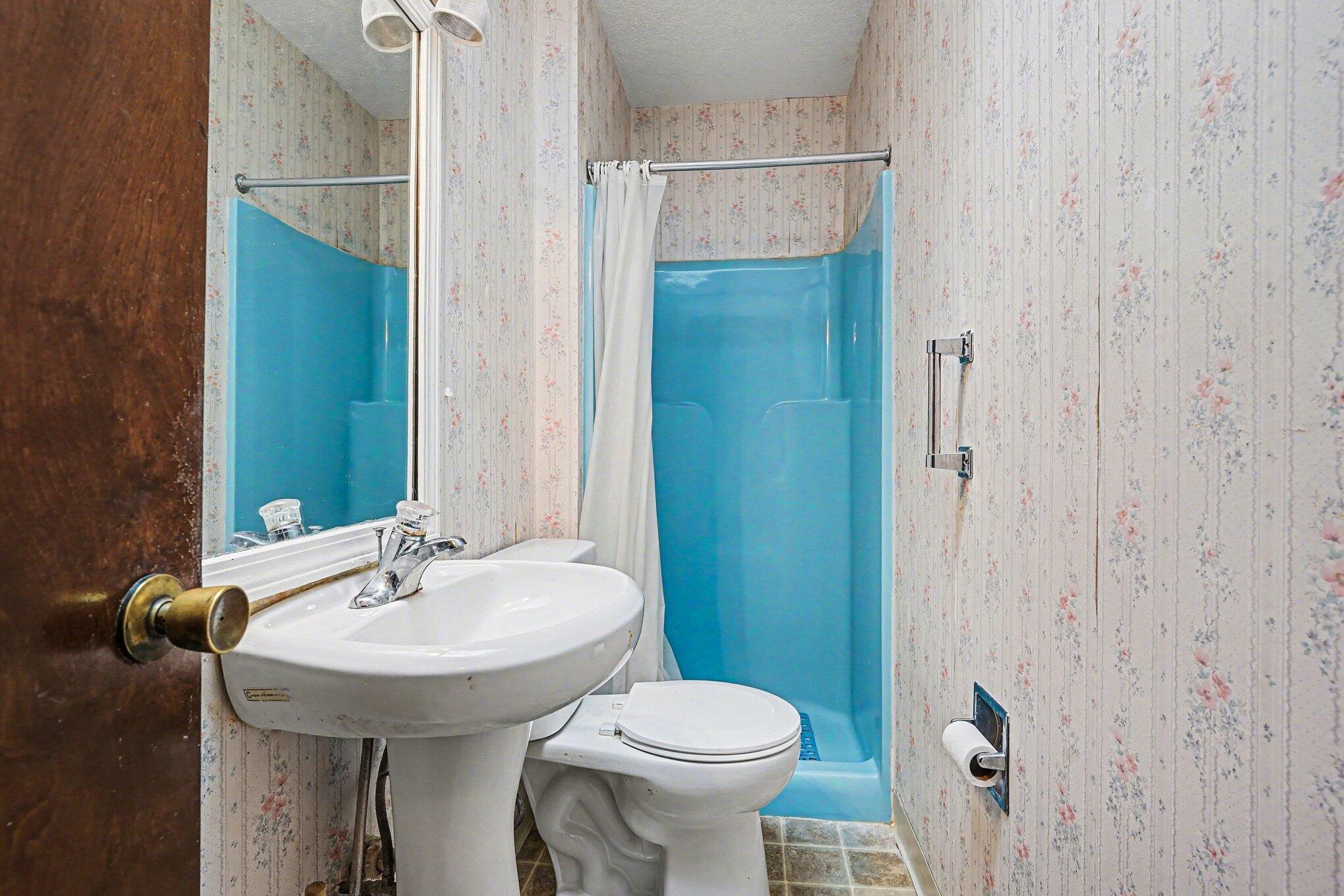 110 South Fruitport Road Spring Lake, MI 49456 - Photo 15 of 28 016_file_1704