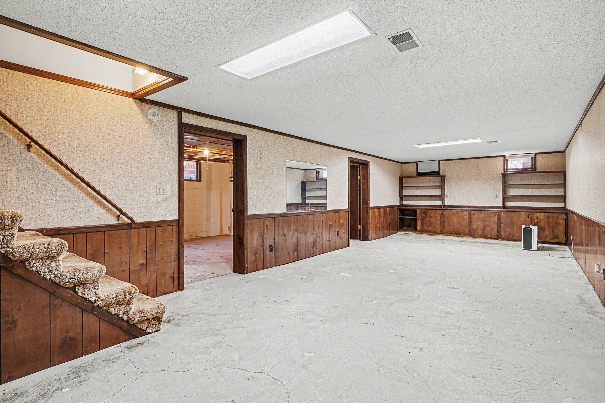 110 South Fruitport Road Spring Lake, MI 49456 - Photo 18 of 28 019_file_6739