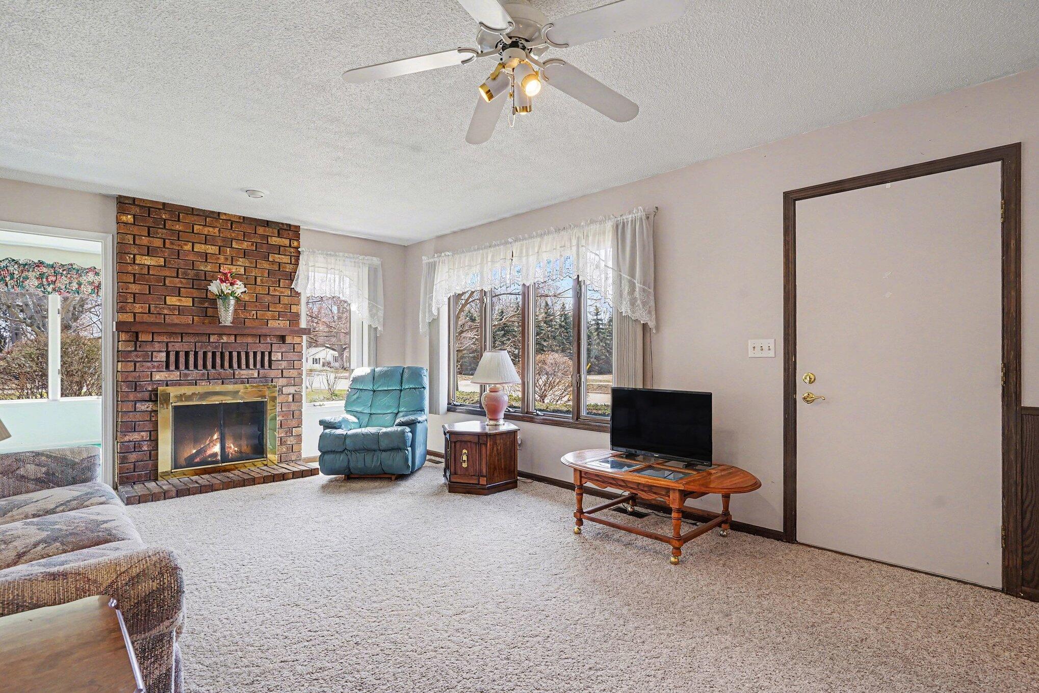 110 South Fruitport Road Spring Lake, MI 49456 - Photo 10 of 28 007_file_2806