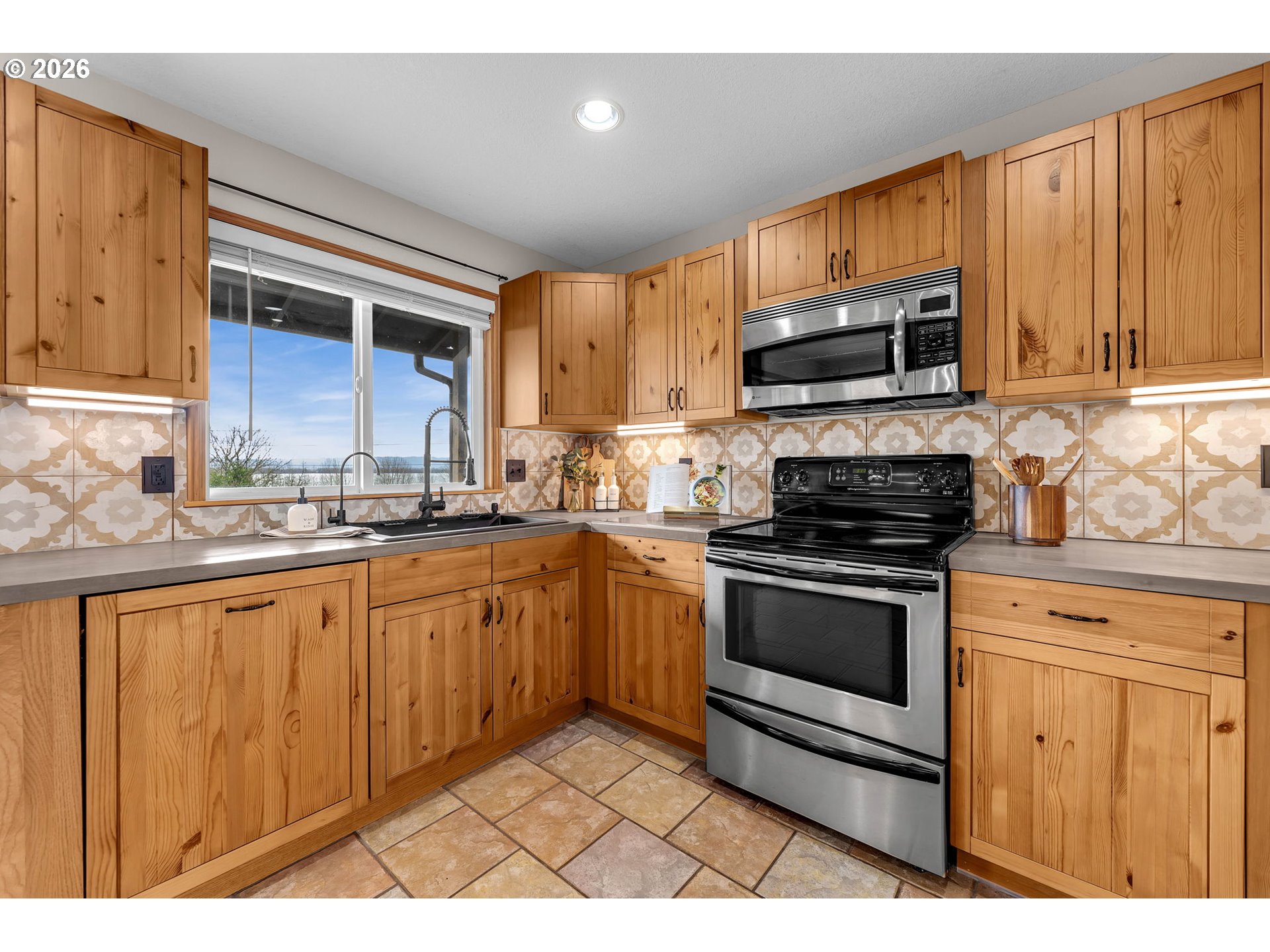 8121 Northwest Fruit Valley Road Vancouver, WA 98665 - Photo 14 of 48 Kitchen