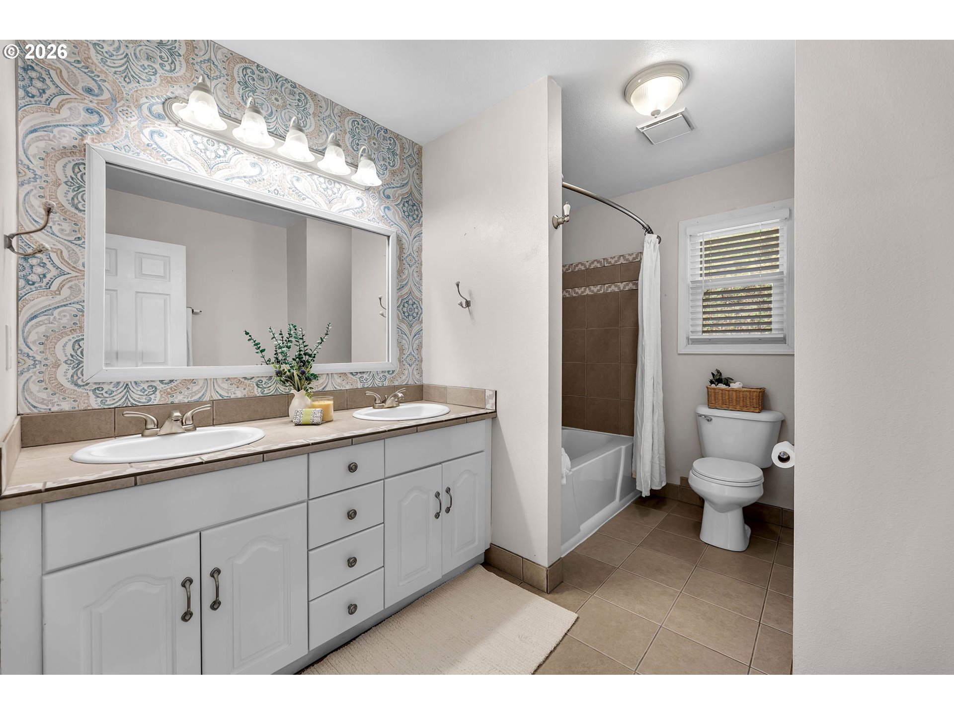 8121 Northwest Fruit Valley Road Vancouver, WA 98665 - Photo 26 of 48 Bathroom