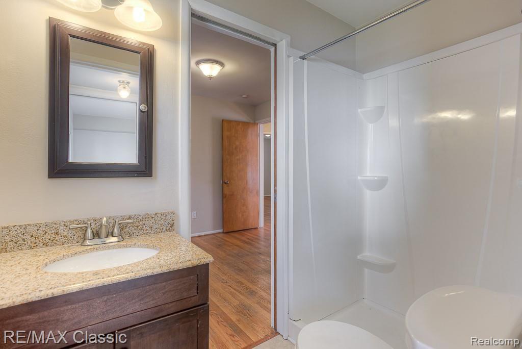 37058 Pinewood Road Wayne, MI 48184 - Photo 15 of 38 37058 pinewood interiors (1).jpg