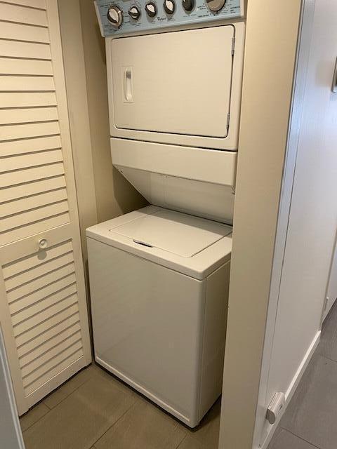 1111 East Ramon Road, Unit 10 Palm Springs, CA 92264 - Photo 18 of 23 a utility room with dryer and washer