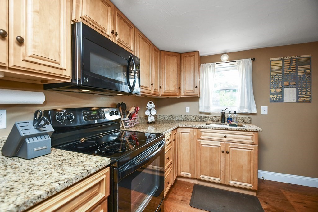 23 Center Road Shirley, MA 01464 - Photo 8 of 24 Gallery Image 8