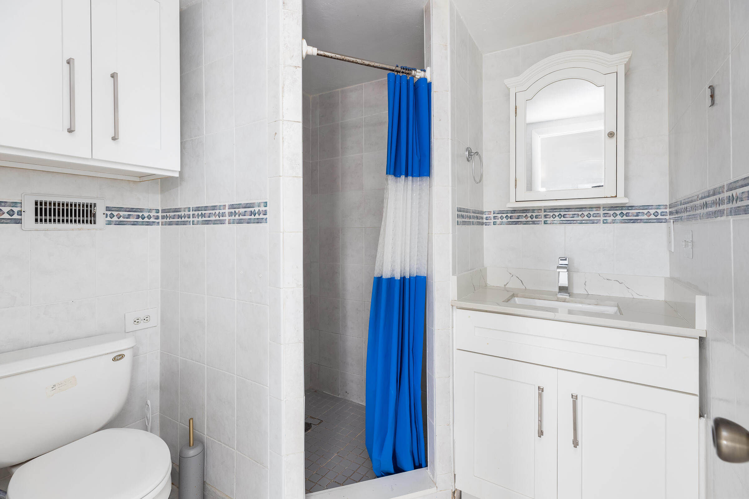 426 Bahia Honda Road Key Largo, FL 33037 - Photo 17 of 22 En suite bath