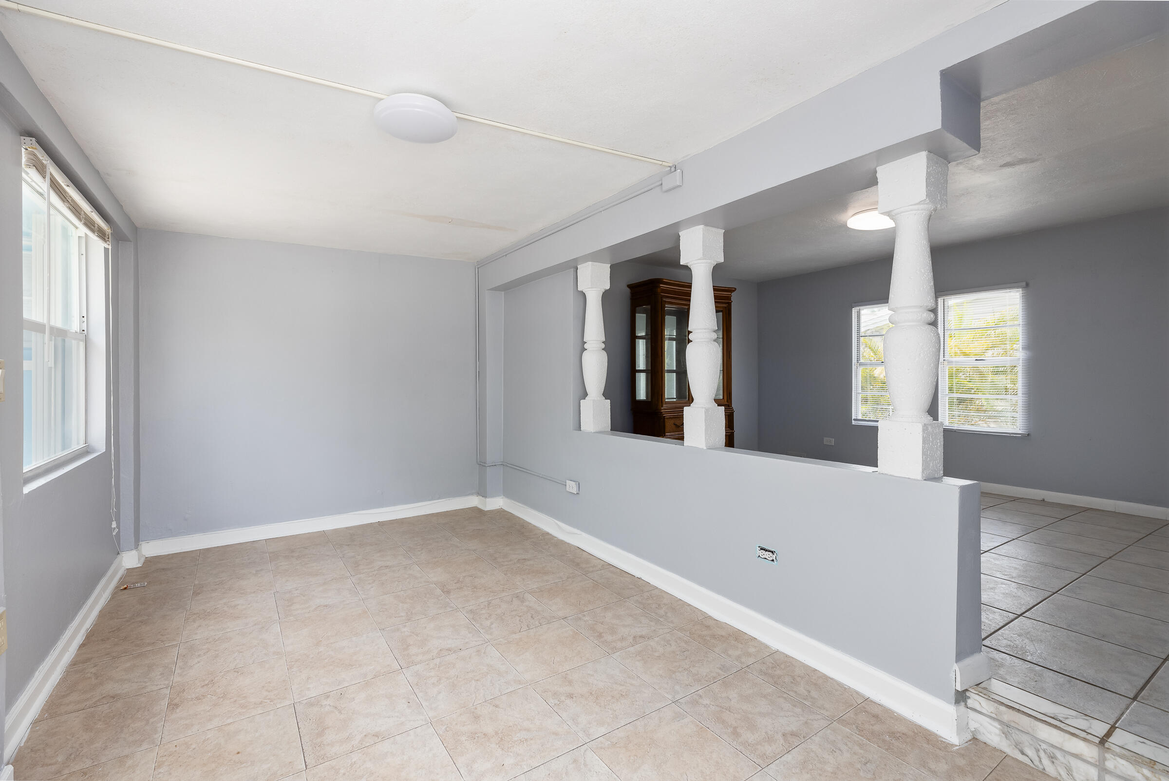 426 Bahia Honda Road Key Largo, FL 33037 - Photo 4 of 22 Living room