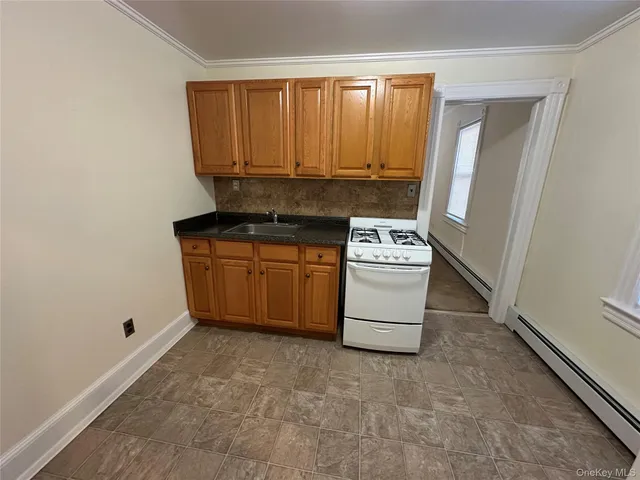 $1,900 | 18 West Maple Avenue, Suffern, NY 10901