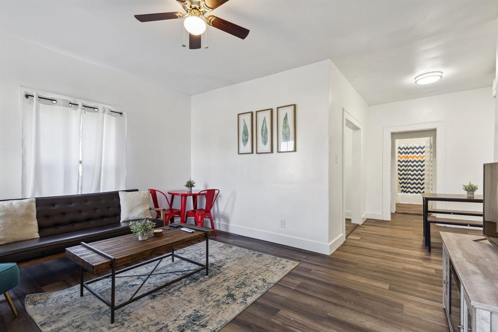 112 West Eighth Street Dallas, TX 75208 - Photo 3 of 34 a living room with furniture and a wooden floor