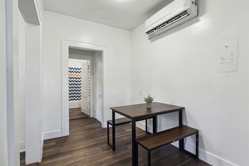 112 West Eighth Street Dallas, TX 75208 - Photo 9 of 34 a view of a room that has a table and chair