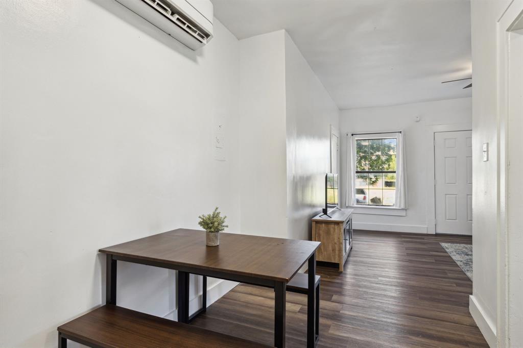 112 West Eighth Street Dallas, TX 75208 - Photo 10 of 34 a view of a workspace with furniture and wooden floor