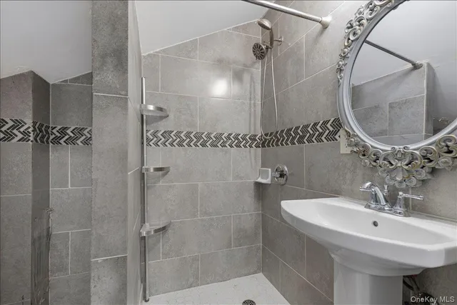 $1,450,000 | 1021 East 213th Street | Williamsbridge