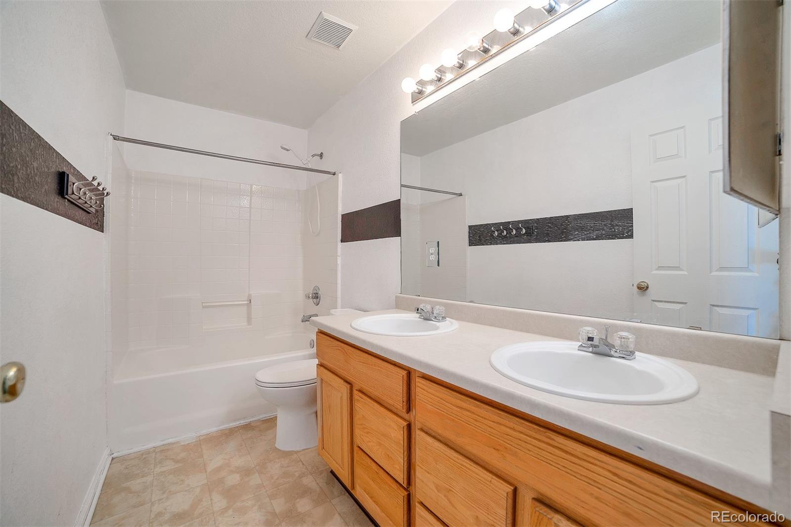9953 Strathfield Lane Highlands Ranch, CO 80126 - Photo 17 of 24 Gallery Image 17