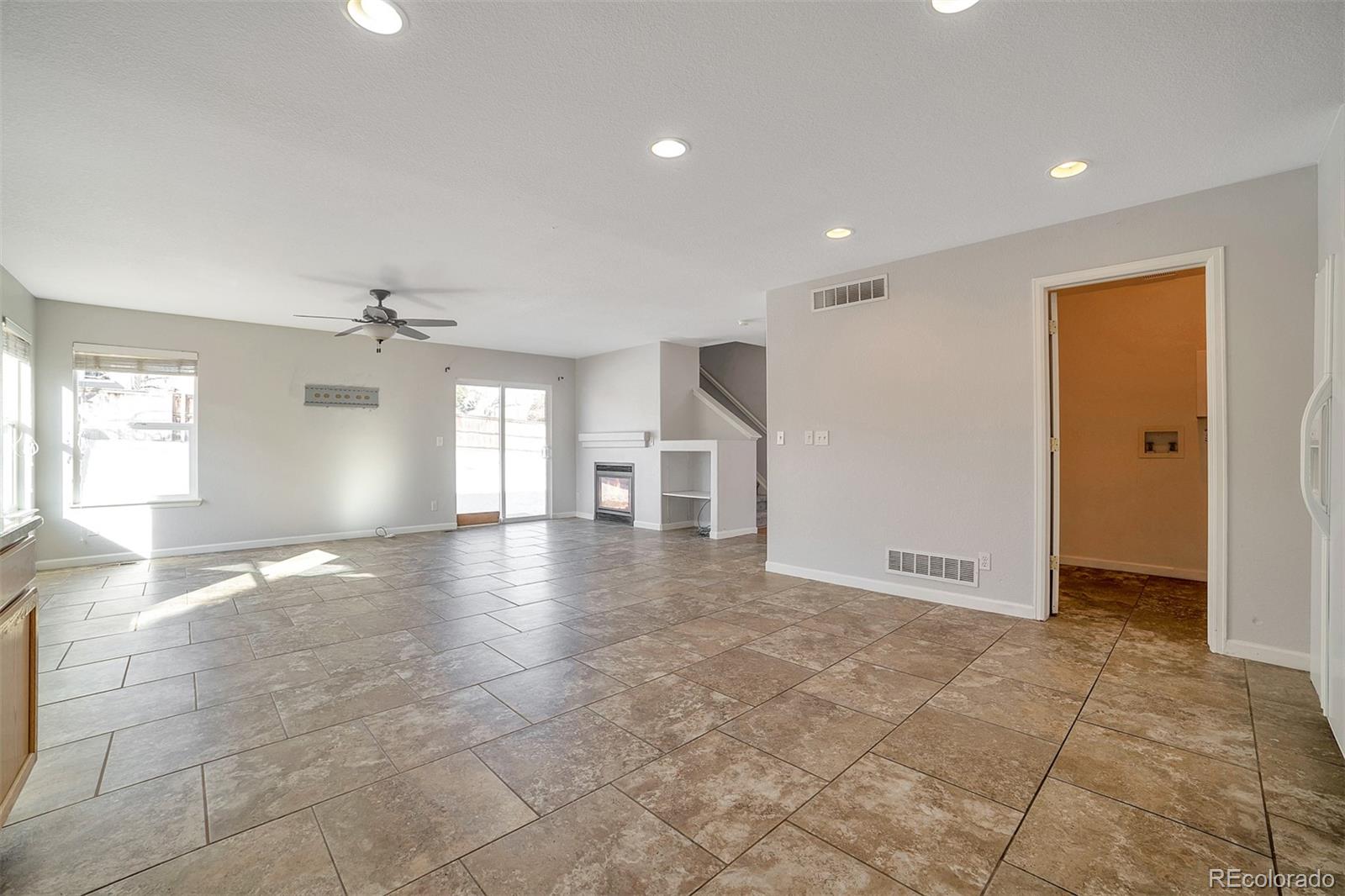 9953 Strathfield Lane Highlands Ranch, CO 80126 - Photo 9 of 24 Gallery Image 9