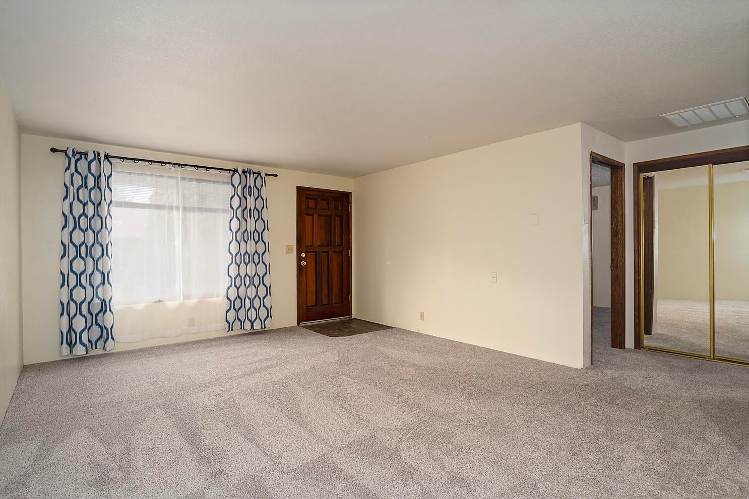 730 Brookside Circle Rogue River, OR 97537 - Photo 3 of 20 Living Room with nice big front window.