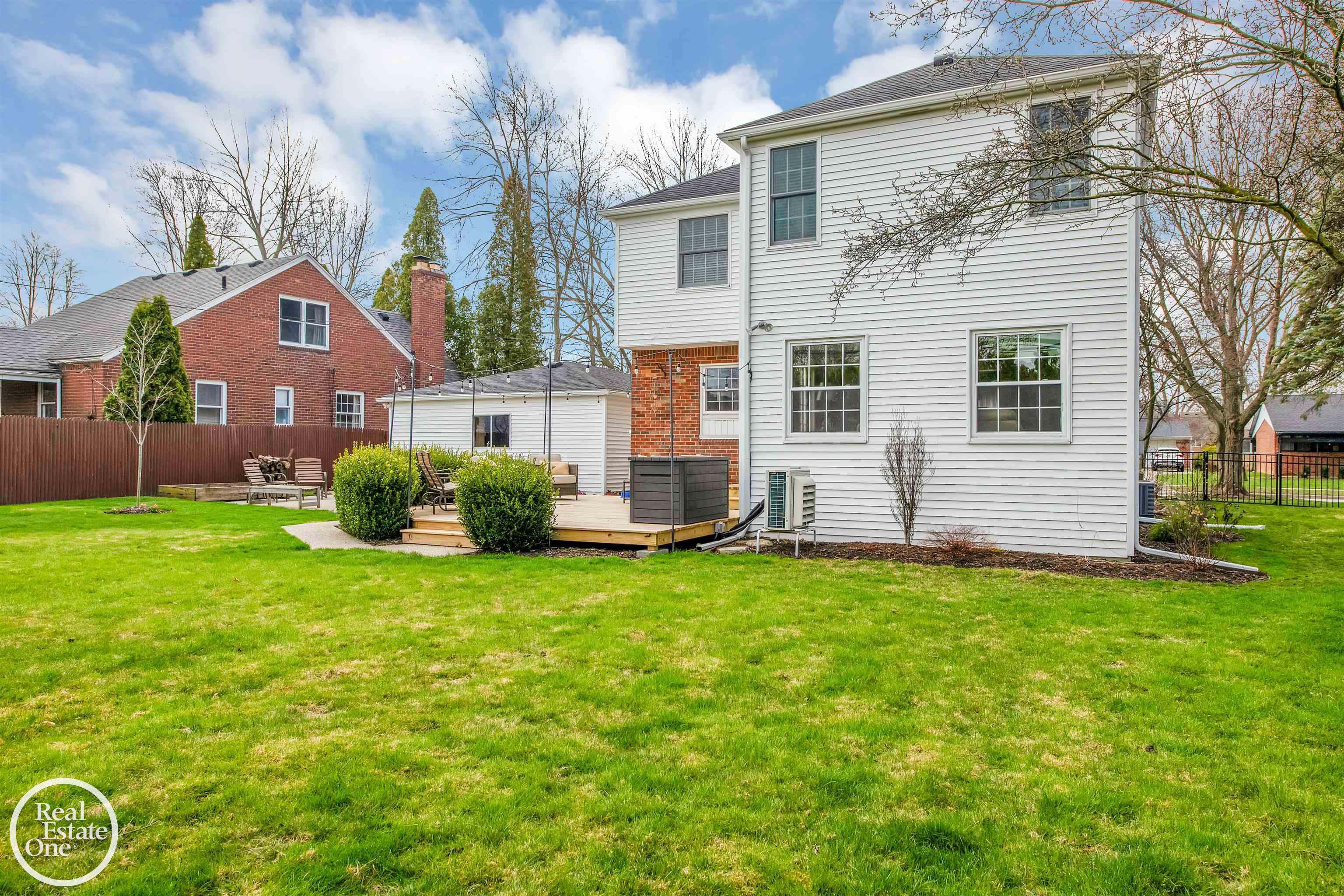 692 Hawthorne Road Grosse Pointe Woods, MI 48236 - Photo 32 of 33