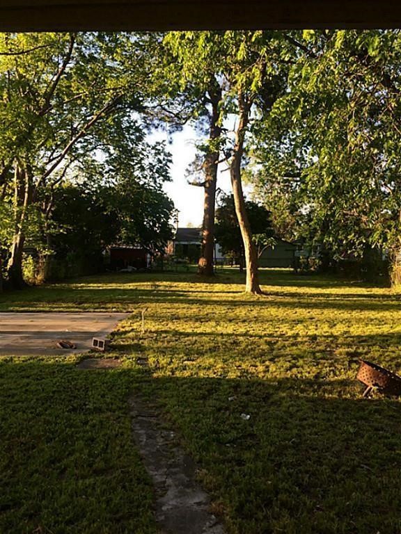 819 Eubanks Street Houston, TX 77022 - Photo 14 of 15 a view of outdoor space with swimming pool