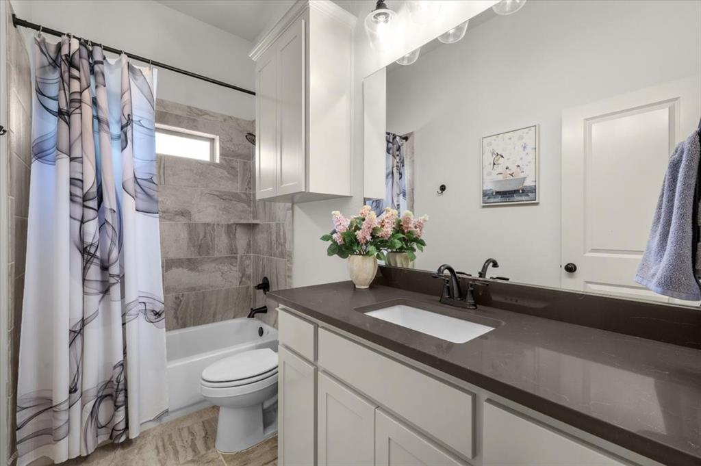 329 Palo Alto Drive Springtown, TX 76082 - Photo 25 of 34 Full bathroom featuring a shower tub combo