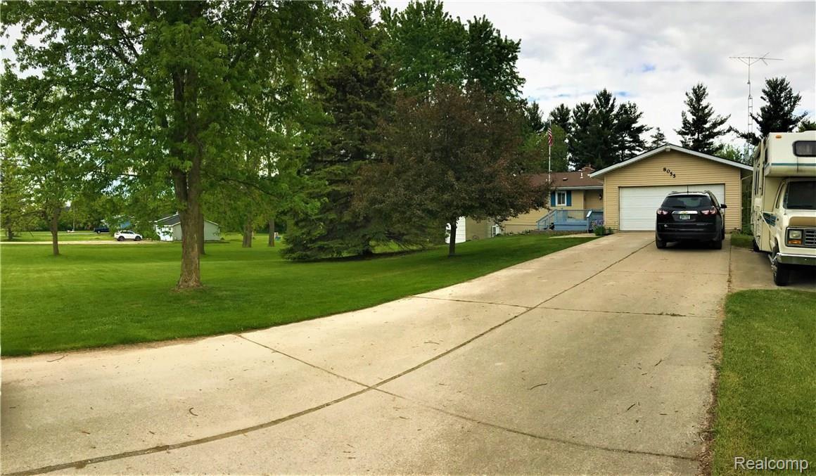 8055 East Carpenter Road Davison, MI 48423 - Photo 2 of 22 8055 Carpenter drive and yard.jpg