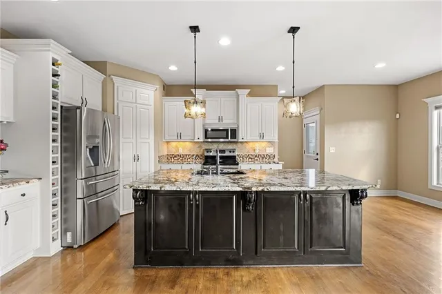 $545,000 | 1210 Hillmann Lane, Warrensburg, MO 64093