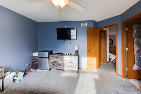 $435,000 | 1669 Montclair Drive, Elgin, IL 60123