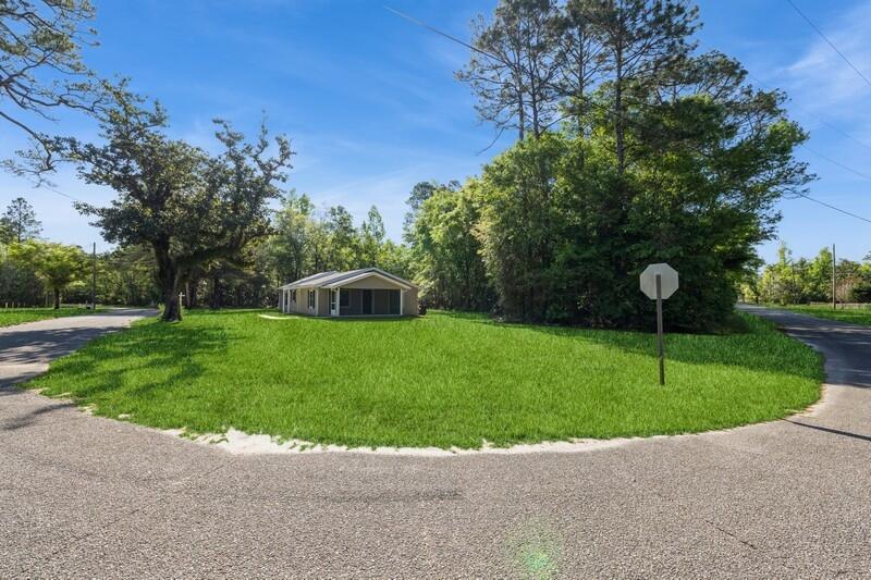 4818 Parch Road Milton, FL 32570 - Photo 4 of 38 Gallery Image 4