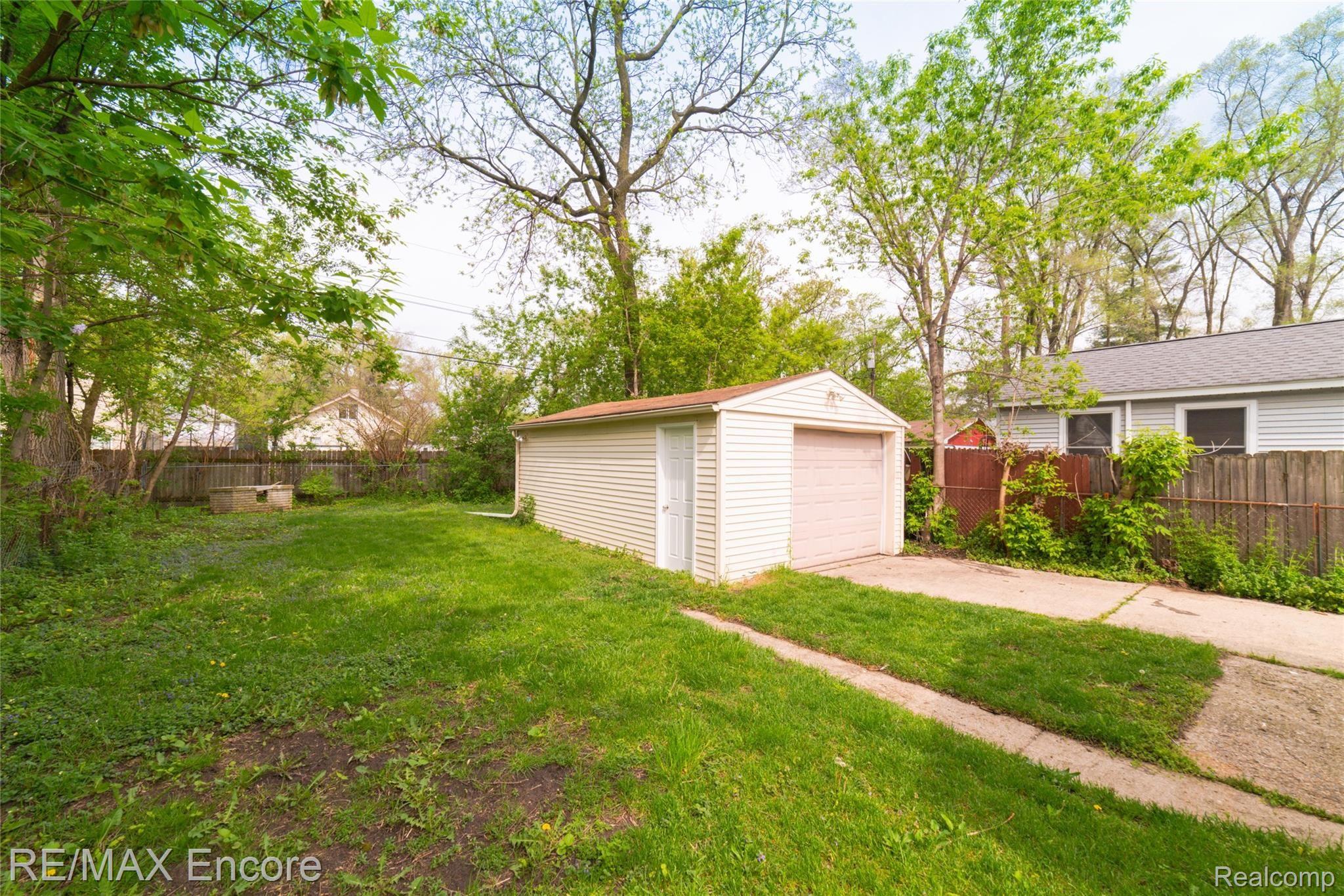 21187 Rensselaer Street Farmington, MI 48336 - Photo 18 of 21 21187 Rensselaer-18.jpg