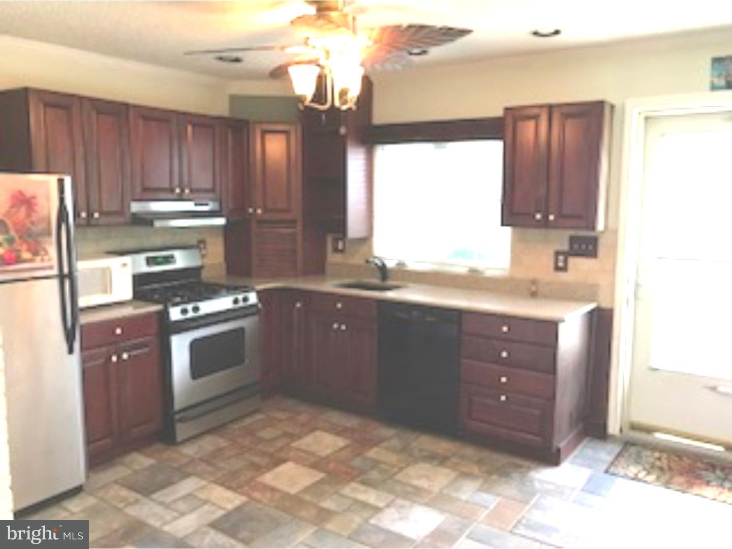 9217 Treaty Road Philadelphia, PA 19114 - Photo 3 of 22 Kitchen