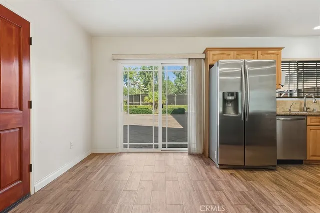 $2,500 | 22639 Calvert Street, Unit F, Woodland Hills, CA 91367