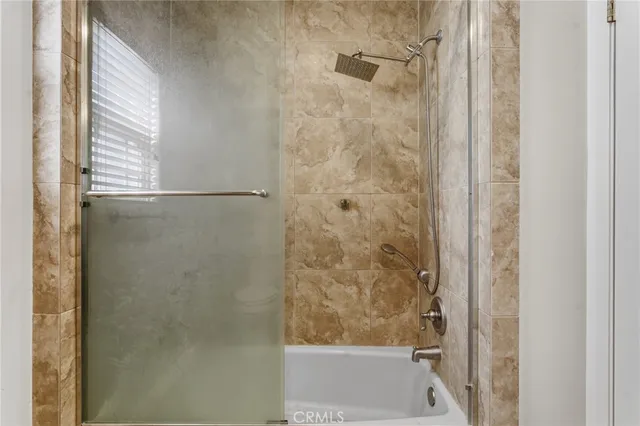 $2,500 | 22639 Calvert Street, Unit F, Woodland Hills, CA 91367