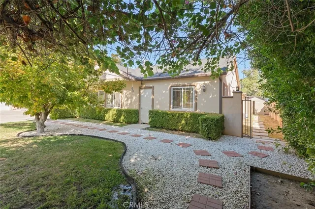 $2,500 | 22639 Calvert Street, Unit F, Woodland Hills, CA 91367