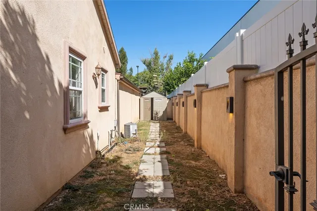 $2,500 | 22639 Calvert Street, Unit F, Woodland Hills, CA 91367