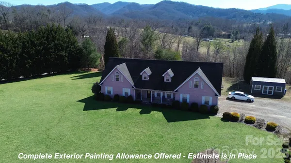 a view of a back yard