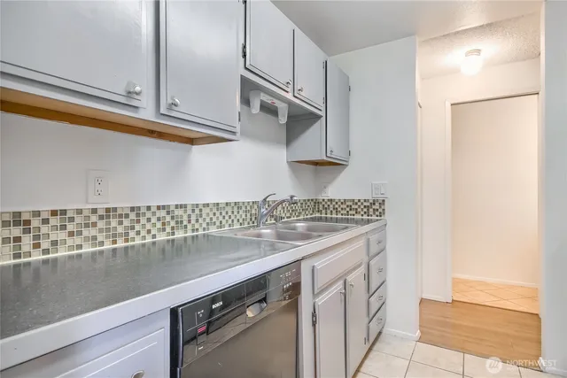 $2,400 | 12421 74th Lane South, Unit 20, Seattle, WA 98178