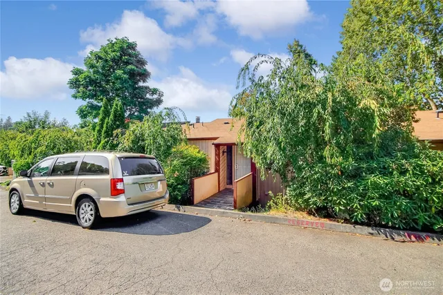 $2,400 | 12421 74th Lane South, Unit 20, Seattle, WA 98178