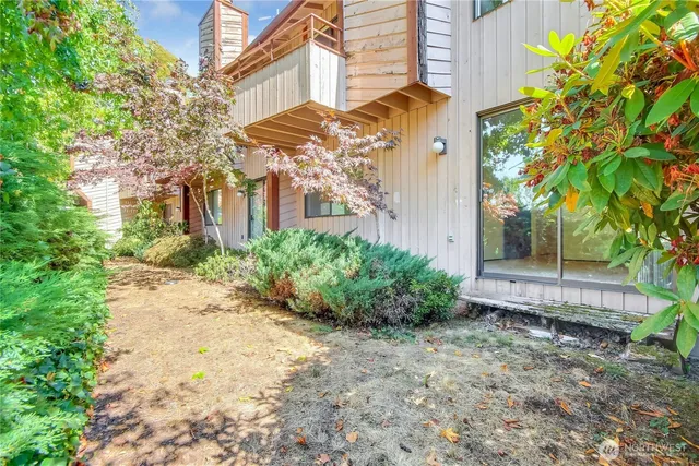 $2,400 | 12421 74th Lane South, Unit 20, Seattle, WA 98178