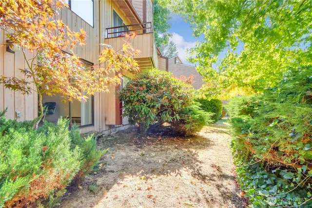 $2,400 | 12421 74th Lane South, Unit 20, Seattle, WA 98178